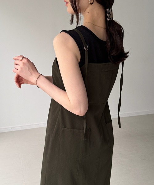 junoah(ジュノア)の「ツイルファスナーキャミワンピース(ワンピース・レディース・ダークグレー/ブラック・SMALL/LARGE/MEDIUM)」の7枚目の写真