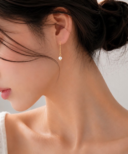 BROTHERHOOD(ブラザーフッド)の「【earyear】Tiny Fresh Pearl Drop Pierce(ピアス(両耳用)・レディース・ゴールド・FREE)」の1枚目の写真