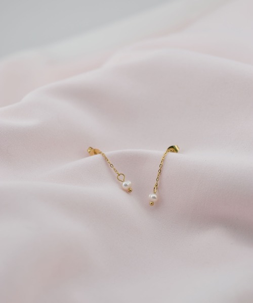 BROTHERHOOD(ブラザーフッド)の「【earyear】Tiny Fresh Pearl Drop Pierce(ピアス(両耳用)・レディース・ゴールド・FREE)」の3枚目の写真