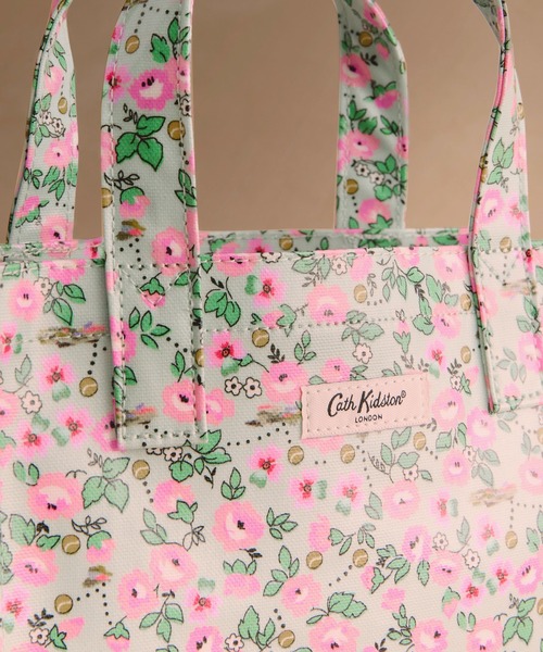 Cath Kidston(キャスキッドソン)の「スモール ブックバッグ Tennis Ditsy(ハンドバッグ・レディース・グリーン・FREE)」の2枚目の写真