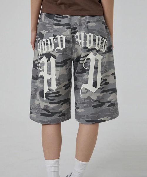 HOODHOOD(フッドフッド)の「【UNISEX】HOODHOOD/バックプリントバミューダパンツ(裏毛)(スウェットパンツ・レディース・ブラック/グレー/グレー系カモフラージュ・LARGE/MEDIUM)」の1枚目の写真
