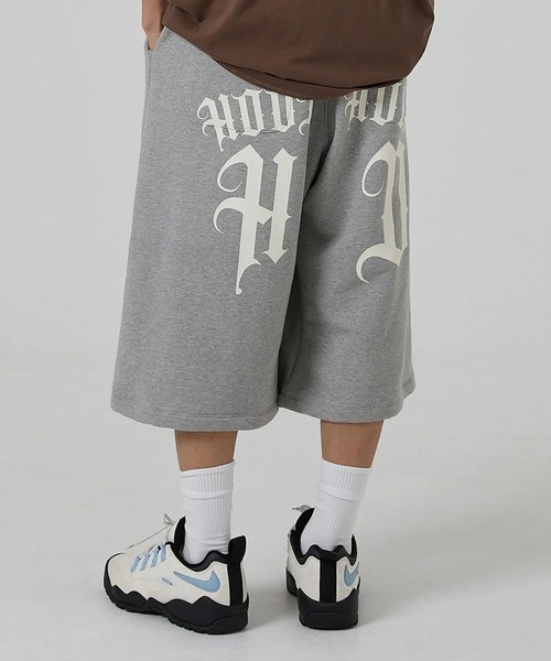 HOODHOOD(フッドフッド)の「【UNISEX】HOODHOOD/バックプリントバミューダパンツ(裏毛)(スウェットパンツ・レディース・ブラック/グレー/グレー系カモフラージュ・LARGE/MEDIUM)」の3枚目の写真