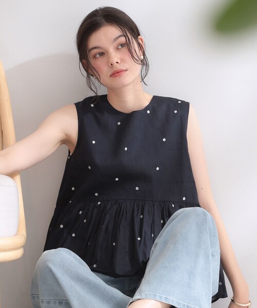 OPAQUE.CLIP(オペークドットクリップ)の「ラメドット刺繍ペプラムブラウス【洗える】(シャツ/ブラウス・レディース・ネイビー系/ホワイト系1・00)」の7枚目の写真
