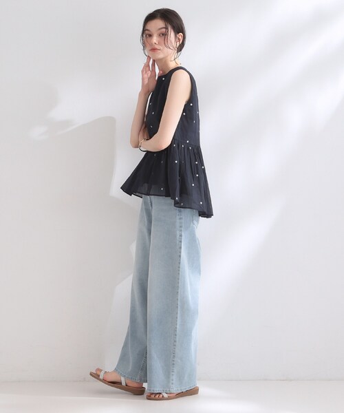 OPAQUE.CLIP(オペークドットクリップ)の「ラメドット刺繍ペプラムブラウス【洗える】(シャツ/ブラウス・レディース・ネイビー系/ホワイト系1・00)」の9枚目の写真