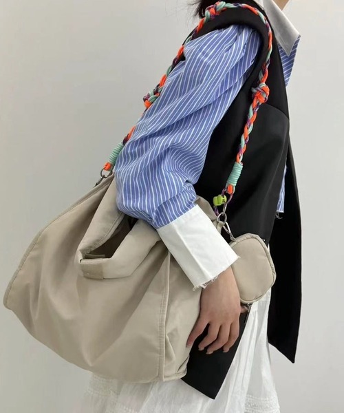 FINEnough（ファインナフ）の「カラフル紐小物入れポーチ付きショルダーバッグ（ショルダーバッグ・レディース・ラベンダー/ミント/ベージュ/グレー/ブラック・FREE）」の4枚目の写真