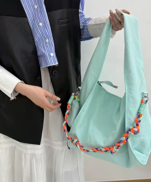 FINEnough（ファインナフ）の「カラフル紐小物入れポーチ付きショルダーバッグ（ショルダーバッグ・レディース・ラベンダー/ミント/ベージュ/グレー/ブラック・FREE）」の8枚目の写真