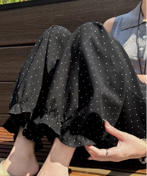 &soiree(アンドソワレ)の「センター切り替えドット柄裾フリルパンツ(その他パンツ・レディース・ネイビー/ブラック/オフホワイト・MEDIUM/SMALL/X-LARGE/LARGE)」の7枚目の写真