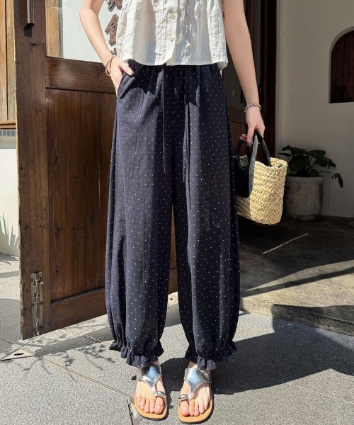 &soiree(アンドソワレ)の「センター切り替えドット柄裾フリルパンツ(その他パンツ・レディース・ネイビー/ブラック/オフホワイト・MEDIUM/SMALL/X-LARGE/LARGE)」の8枚目の写真