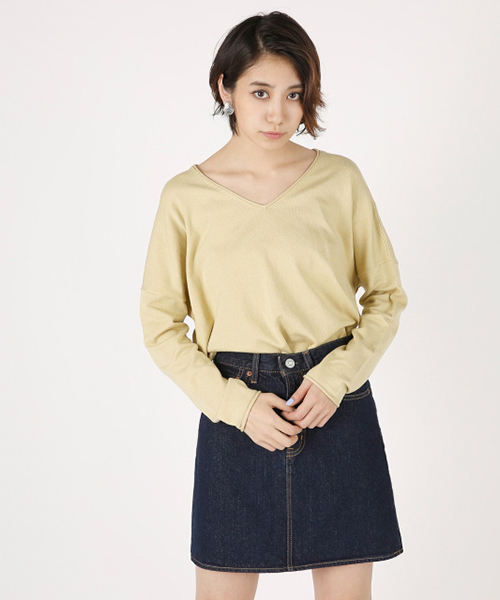MOUSSY(マウジー)の「Loose Vneck Knit tops(ニット/セーター・レディース・ベージュ/イエロー/ブラック/オフホワイト/ピンク・FREE)」の4枚目の写真