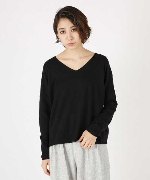 MOUSSY(マウジー)の「Loose Vneck Knit tops(ニット/セーター・レディース・ベージュ/イエロー/ブラック/オフホワイト/ピンク・FREE)」の2枚目の写真