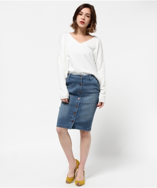 MOUSSY(マウジー)の「Loose Vneck Knit tops(ニット/セーター・レディース・ベージュ/イエロー/ブラック/オフホワイト/ピンク・FREE)」の9枚目の写真