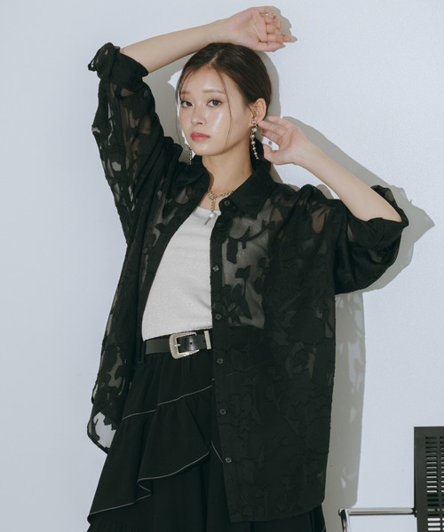 PAGEBOY(ページボーイ)の「レースジャガードシアーシャツ(シャツ/ブラウス・レディース・ブルー/オフホワイト/ブラック・FREE)」の1枚目の写真
