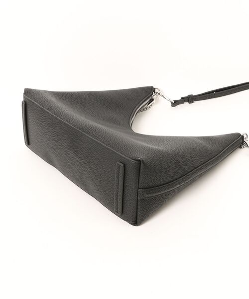 Calvin Klein（カルバン・クライン）の「【Calvin Klein】EMBLEM HW PEBBLE SHOULDER BAG LV04F3495G-UB1（ショルダーバッグ・レディース・ブラック・FREE）」の3枚目の写真