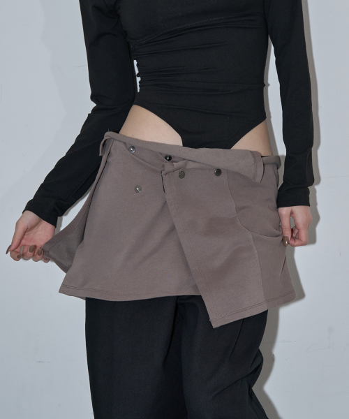 ZIZEMUSEUM(ジゼミュージアム)の「LAYERED SNAP WRAP SKIRT (TAUPE GRAY)(スカート・レディース・その他・OS)」の2枚目の写真