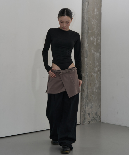 ZIZEMUSEUM(ジゼミュージアム)の「LAYERED SNAP WRAP SKIRT (TAUPE GRAY)(スカート・レディース・その他・OS)」の4枚目の写真