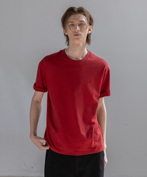 DECOROSO（デコローゾ）の「男女共用エッセンシャルレギュラーフィットロゴ刺繍半袖Tシャツ[ディープレッド]（Tシャツ/カットソー・メンズ・その他・X-SMALL/SMALL/MEDIUM/LARGE/X-LARGE）」の20枚目の写真