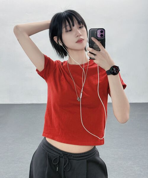 DECOROSO（デコローゾ）の「男女共用エッセンシャルレギュラーフィットロゴ刺繍半袖Tシャツ[ディープレッド]（Tシャツ/カットソー・メンズ・その他・X-SMALL/SMALL/MEDIUM/LARGE/X-LARGE）」の9枚目の写真