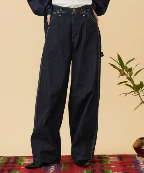 Lee(リー)の「ARCH PAINTER/アーチペインターデニムパンツ DUNGAREES【セットアップ対応】(デニムパンツ・レディース・ストライプ/ダークインディゴブルー/インディゴブルー・X-SMALL/MEDIUM/SMALL)」の2枚目の写真
