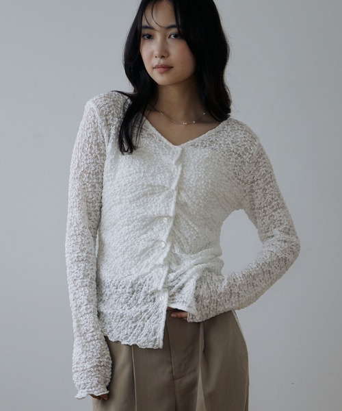 archives(アルシーヴ)の「【ONかわ】カットレースフロントタックTOPS(Tシャツ/カットソー・レディース・ブラック/オフホワイト/アイボリー・MEDIUM)」の2枚目の写真