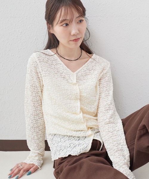 archives(アルシーヴ)の「【ONかわ】カットレースフロントタックTOPS(Tシャツ/カットソー・レディース・ブラック/オフホワイト/アイボリー・MEDIUM)」の1枚目の写真