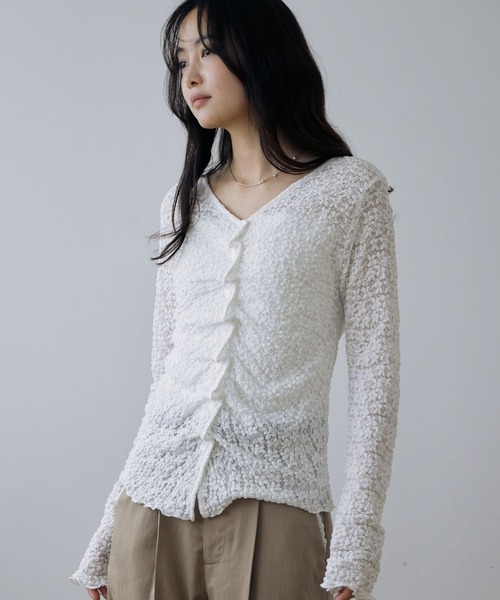 archives(アルシーヴ)の「【ONかわ】カットレースフロントタックTOPS(Tシャツ/カットソー・レディース・ブラック/オフホワイト/アイボリー・MEDIUM)」の5枚目の写真