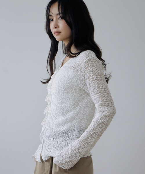 archives(アルシーヴ)の「【ONかわ】カットレースフロントタックTOPS(Tシャツ/カットソー・レディース・ブラック/オフホワイト/アイボリー・MEDIUM)」の6枚目の写真