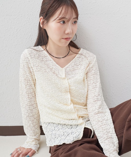 archives(アルシーヴ)の「【ONかわ】カットレースフロントタックTOPS(Tシャツ/カットソー・レディース・ブラック/オフホワイト/アイボリー・MEDIUM)」の16枚目の写真