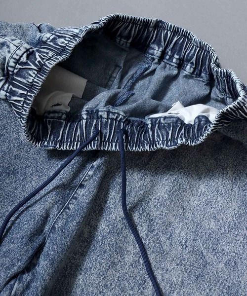 ANPAS(アンパス)の「Chemical-Washed Denim Chef Pants / ケミカルウォッシュデニム シェフパンツ ワイドテーパードパンツ ウエストゴム 前閉じ メンズ レディース ユニセックス ボトムス イージーパンツ 綿 コットン(デニムパンツ・メンズ・ブルー/ブラック・M/L/XL)」の12枚目の写真