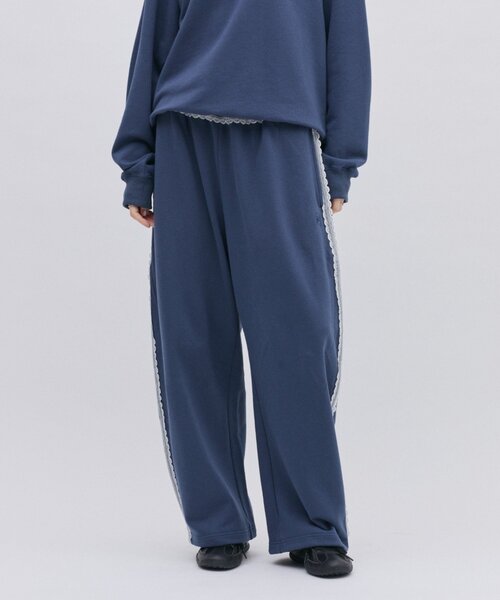 FILA(フィラ)の「【FILA別注】レースドッキング裏毛スウェットカーブパンツ(スウェットパンツ・レディース・ネイビー/グレー・LARGE/MEDIUM)」の3枚目の写真