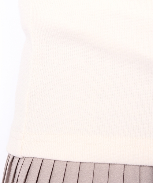 Chico(チコ)の「テレコプルオーバー&キャミソールセット(Tシャツ/カットソー・レディース・アイボリー/モスグリーン/ネイビー/ピンクベージュ・FREE)」の7枚目の写真