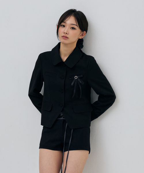 ARI(アリ)の「SWAN クロップジャケット / ブラック(テーラードジャケット・レディース・ブラック・FREE)」の2枚目の写真