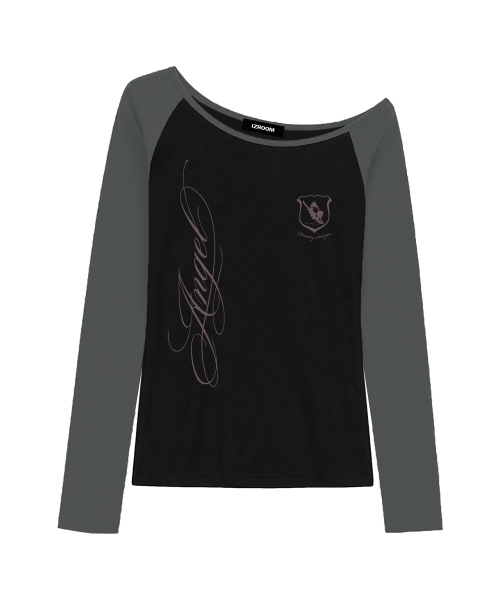 IZROOM(イズルーム)の「エンブレム ワンショルダーラグラン長袖トップス (GRAY BLACK)(Tシャツ/カットソー・レディース・その他・FREE)」の1枚目の写真