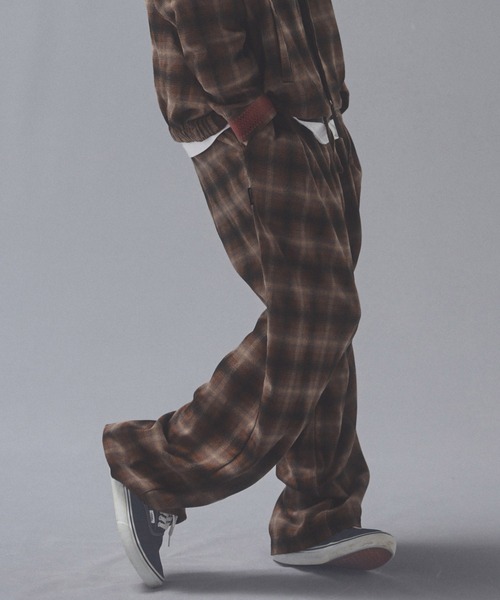 ADAM PATEK(アダムパテック)の「mp15539-brushed shade ombrecheck easytrouser イージーパンツ(AP2628007)(その他パンツ・メンズ・ブラウン/グリーン・1/2)」の4枚目の写真