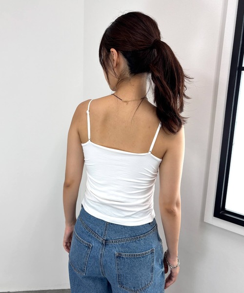 ISOOK（アイスー）の「【ISOOK / アイスー】サイドギャザーキャミソール / カップ付き カップインキャミ タンクトップ インナー サイドギャザー シャーリング ドレープ レイヤード 重ね着（キャミソール・レディース・ホワイト/ブラック・FREE）」の11枚目の写真