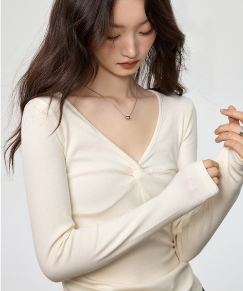 Bifrost(ビフレスト)の「ツイストデザインカットソー(Tシャツ/カットソー・レディース・アイボリー/ボルドー/ブラック・M/L)」の16枚目の写真
