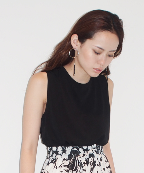 MURUA（ムルーア）の「サイドスリットシアータンクトップ（タンクトップ・レディース・ホワイト/ブラック・FREE）」の2枚目の写真
