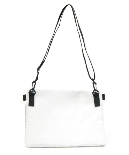 knock through abstraction（ノックスルーアブストラクション）の「【knock through abstraction/ノックスルーアブストラクション】reflection fabric sacoche（ショルダーバッグ・メンズ・ホワイト/ブラック・FREE）」の7枚目の写真