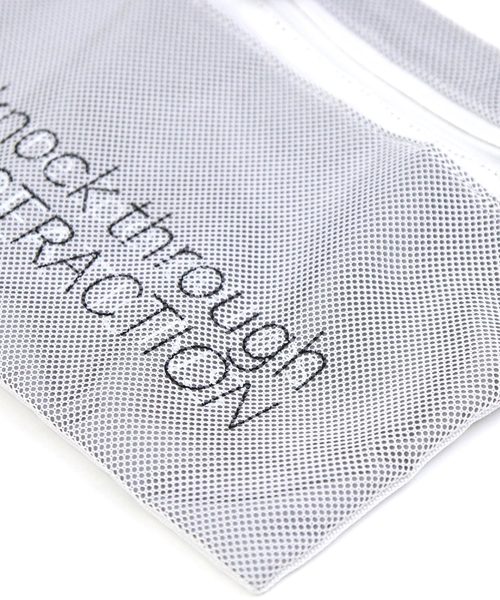 knock through abstraction（ノックスルーアブストラクション）の「【knock through abstraction/ノックスルーアブストラクション】reflection fabric sacoche（ショルダーバッグ・メンズ・ホワイト/ブラック・FREE）」の20枚目の写真