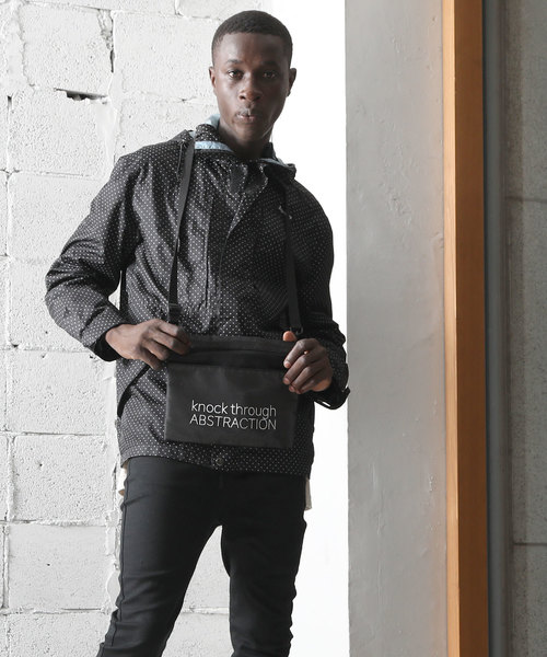 knock through abstraction（ノックスルーアブストラクション）の「【knock through abstraction/ノックスルーアブストラクション】reflection fabric sacoche（ショルダーバッグ・メンズ・ホワイト/ブラック・FREE）」の11枚目の写真