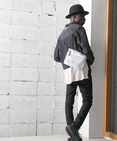 knock through abstraction（ノックスルーアブストラクション）の「【knock through abstraction/ノックスルーアブストラクション】reflection fabric sacoche（ショルダーバッグ・メンズ・ホワイト/ブラック・FREE）」の5枚目の写真