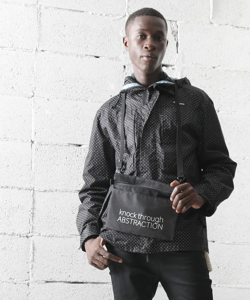 knock through abstraction（ノックスルーアブストラクション）の「【knock through abstraction/ノックスルーアブストラクション】reflection fabric sacoche（ショルダーバッグ・メンズ・ホワイト/ブラック・FREE）」の14枚目の写真