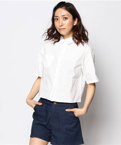 WEGO（ウィゴー）の「WEGO/クロップド半袖シャツ（シャツ/ブラウス・レディース・ホワイト/ブラック/ブルー/レッド・FREE）」の2枚目の写真