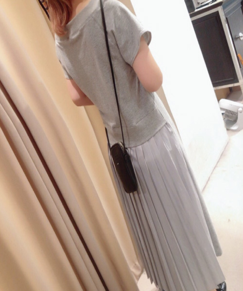 INTERPLANET（インタープラネット）の「ＢＡＣＫプリーツ裏毛半袖ワンピース（ワンピース・レディース・ブラック/グレー/モカ・FREE）」の3枚目の写真