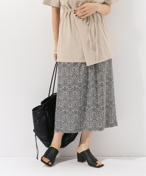 B.C STOCK（ベーセーストック）の「ダマスク柄ストレートスカート（スカート・レディース・ブラウン/ブルー系その他・FREE）」の2枚目の写真