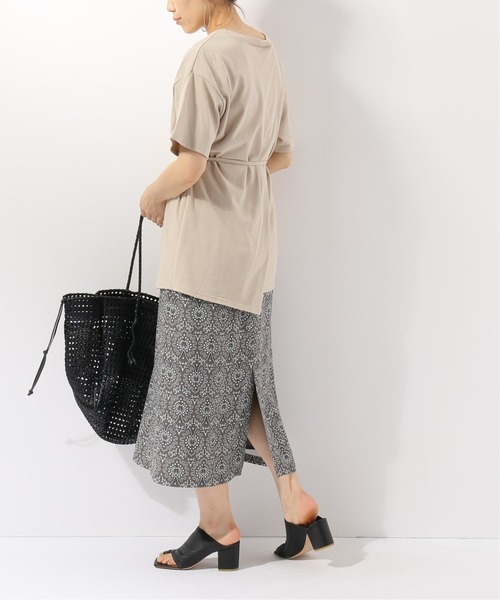 B.C STOCK（ベーセーストック）の「ダマスク柄ストレートスカート（スカート・レディース・ブラウン/ブルー系その他・FREE）」の3枚目の写真