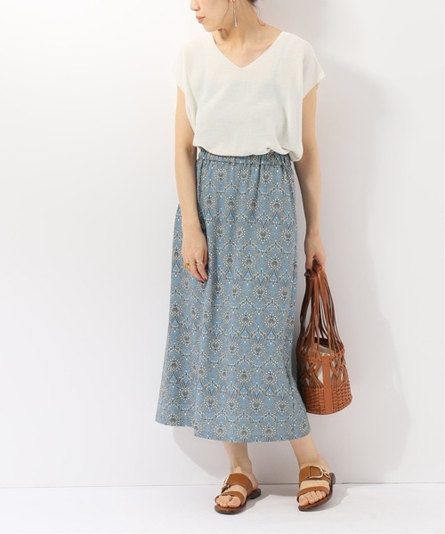 B.C STOCK（ベーセーストック）の「ダマスク柄ストレートスカート（スカート・レディース・ブラウン/ブルー系その他・FREE）」の4枚目の写真