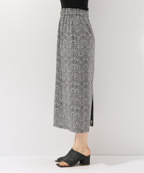 B.C STOCK（ベーセーストック）の「ダマスク柄ストレートスカート（スカート・レディース・ブラウン/ブルー系その他・FREE）」の6枚目の写真