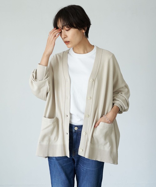 AMERICAN HOLIC（アメリカンホリック）の「Vネックポケット付きニットカーディガン　＊●（カーディガン/ボレロ・レディース・アイボリー/チャコールグレー/ブラウン/ブルー/キャメル・FREE）」の2枚目の写真