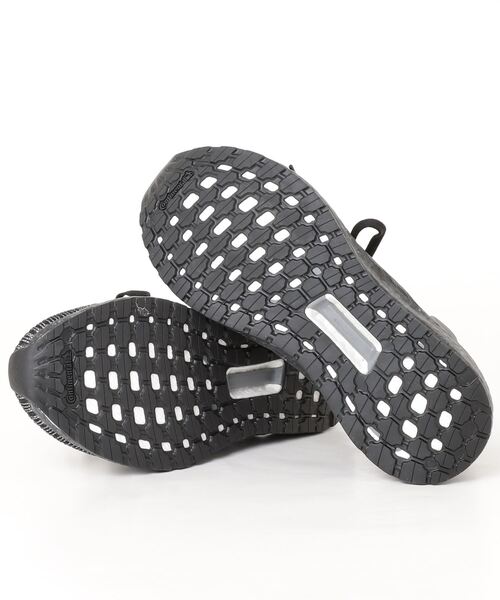 adidas（アディダス）の「ウルトラブースト 20 × ジェームズ・ボンド [Ultraboost 20 x James Bond] アディダス（スニーカー・メンズ・ブラック×シルバー・26.5cm/22.0cm/27.5cm/23.5cm/23.0cm/25.0cm/22.5cm/27.0cm/26.0cm/29.0cm/25.5cm/24.5cm/28.0cm/24.0cm/28.5cm/29.5cm）」の4枚目の写真