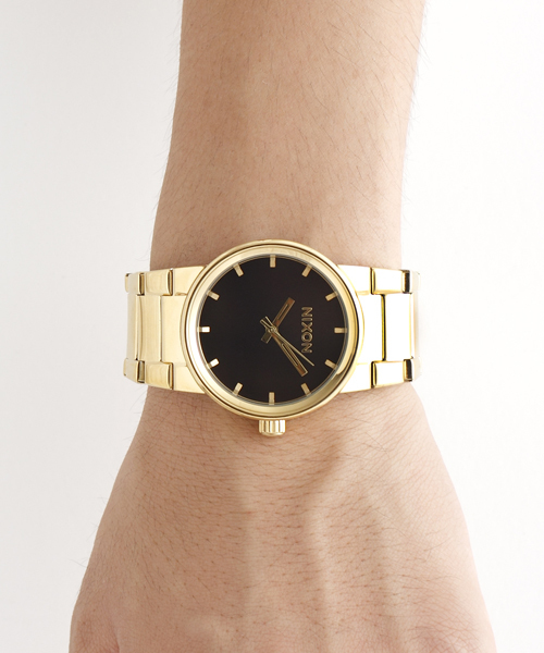NIXON（ニクソン）の「THE CANNON（アナログ腕時計・メンズ・ゴールド系その他/ガンメタ/ブラック×ゴールド/シルバー系その他/ゴールド/その他1/ブルー/ブラック系その他・FREE）」の3枚目の写真